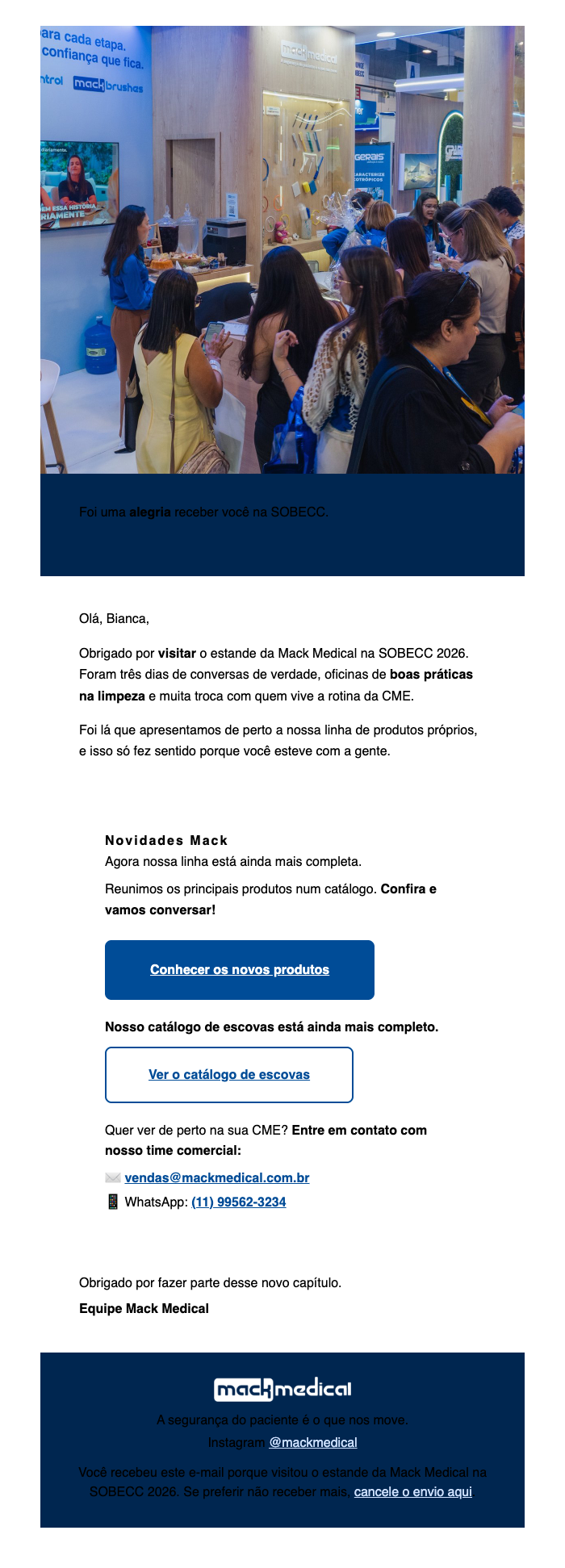 E-mail com o título e o rodapé ilegíveis, texto preto sobre fundo azul escuro